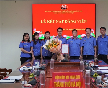 Chi bộ Văn phòng tổng hợp - Viện KSND thành phố Hà Nội tổ chức Lễ kết nạp...